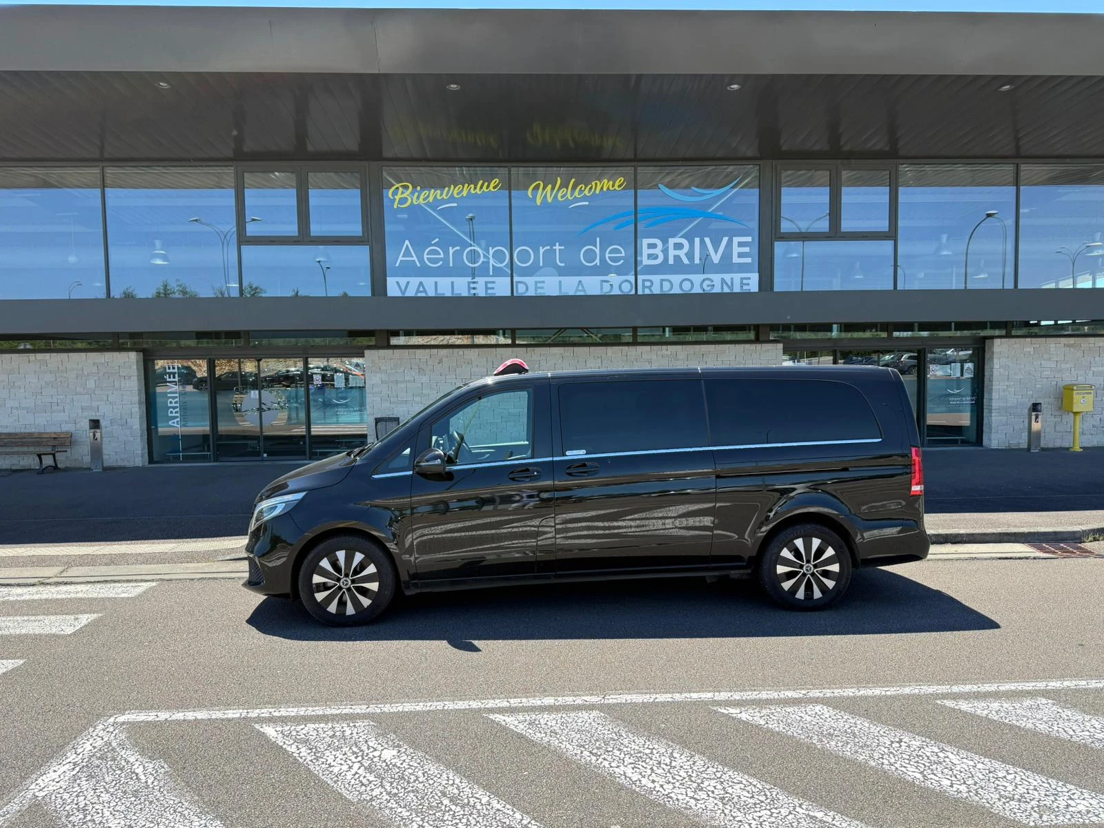 Brive airport Taxi.jpeg Brive airport Taxi.jpeg